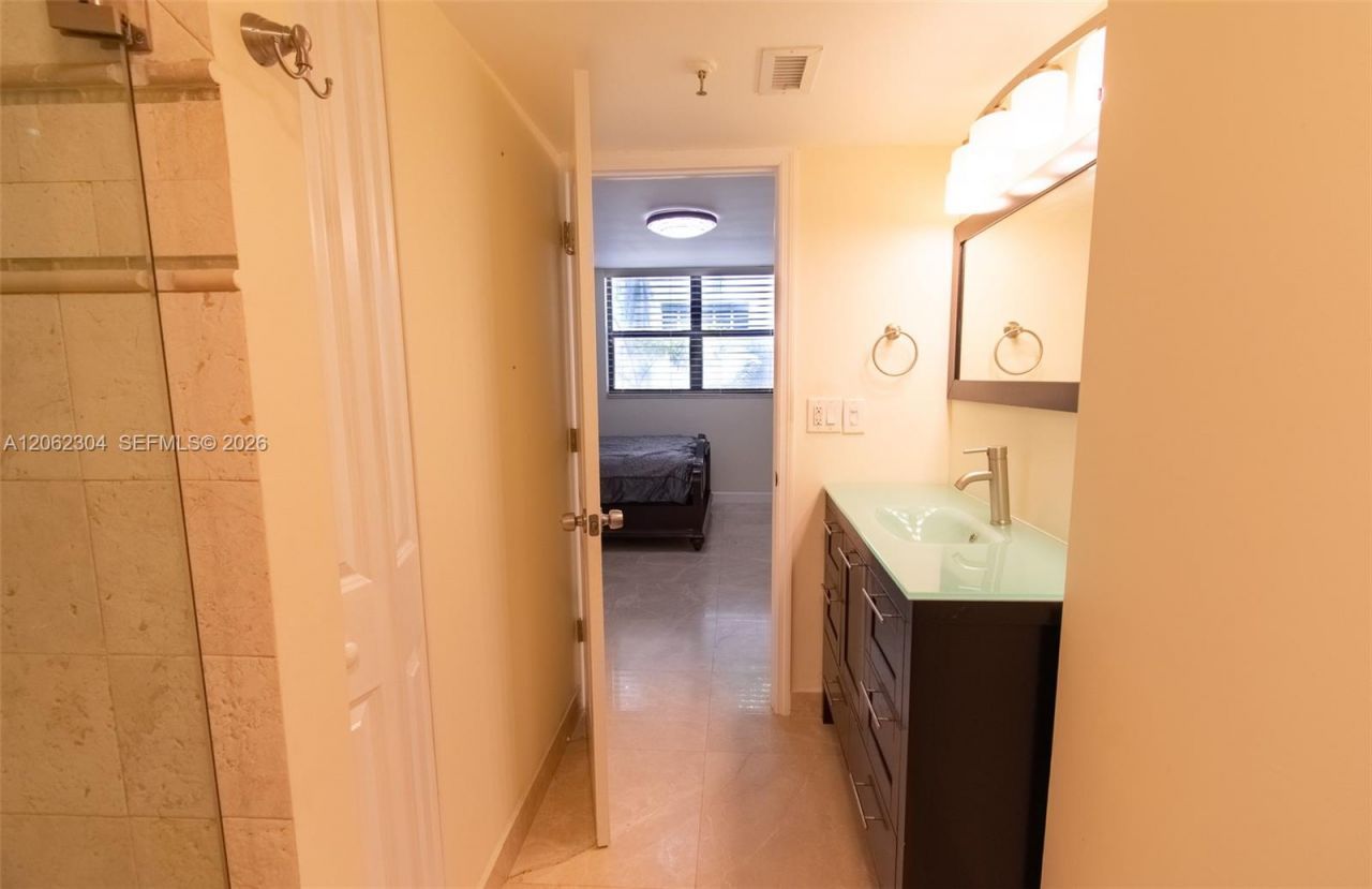 1623 Collins Ave , Unit 215, Miami Beach, FL 33139 Photo