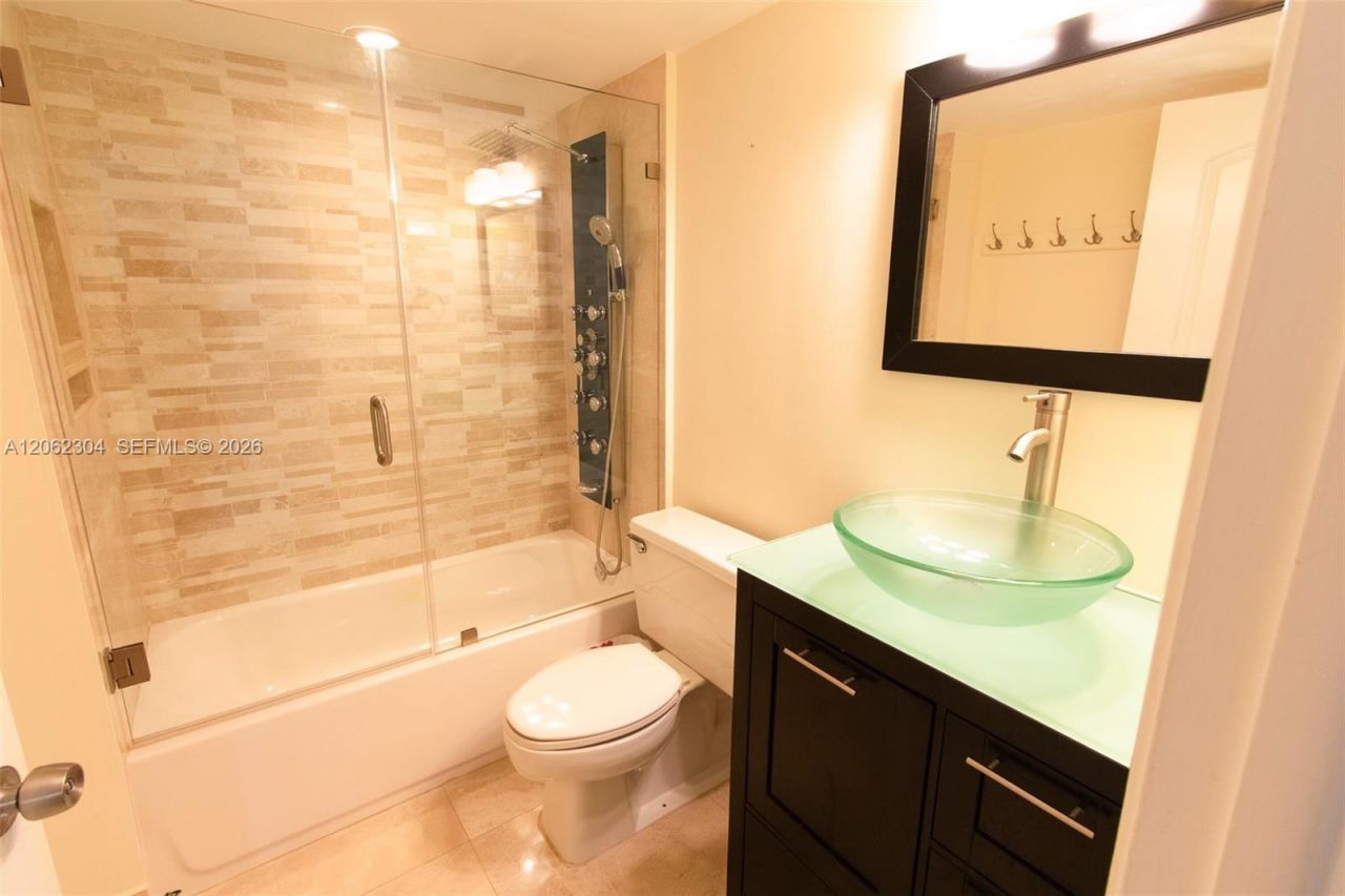 1623 Collins Ave , Unit 215, Miami Beach, FL 33139 Photo