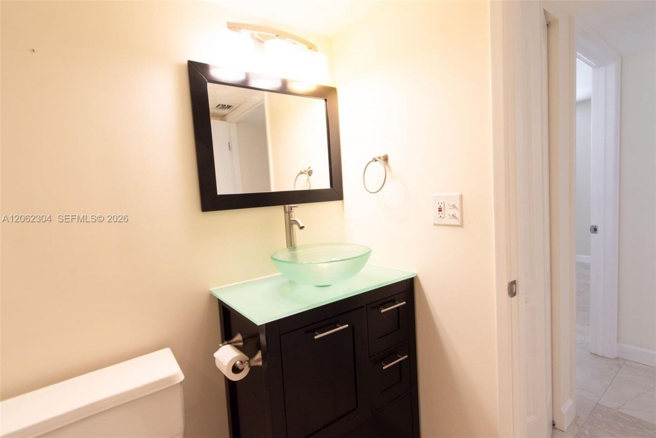 1623 Collins Ave , Unit 215, Miami Beach, FL 33139 Photo