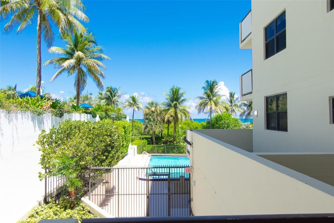 1623 Collins Ave , Unit 215, Miami Beach, FL 33139 Photo