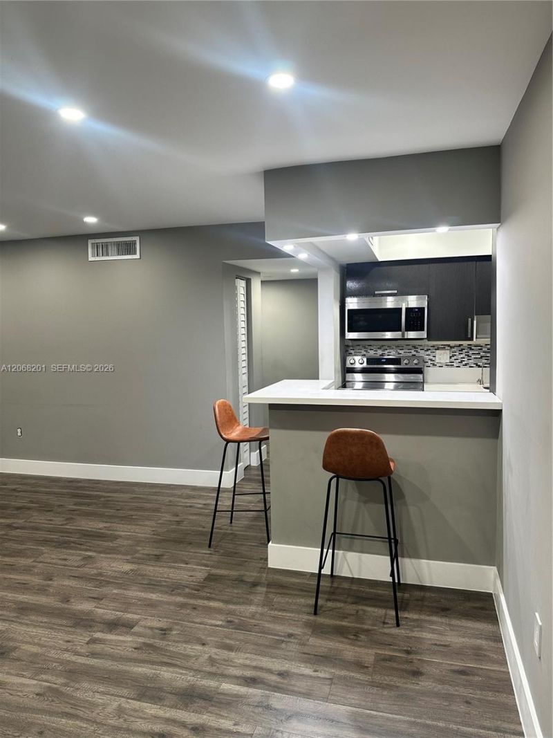 9449 SW 76th St, Unit T5, Miami, FL 33173 Photo