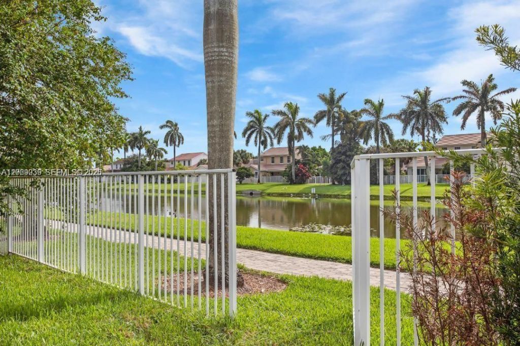 4762 Lakeside Ter, Davie, FL 33314 Photo
