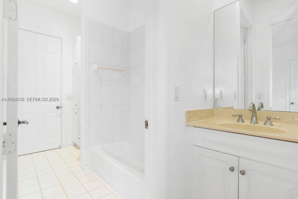 4762 Lakeside Ter, Davie, FL 33314 Photo