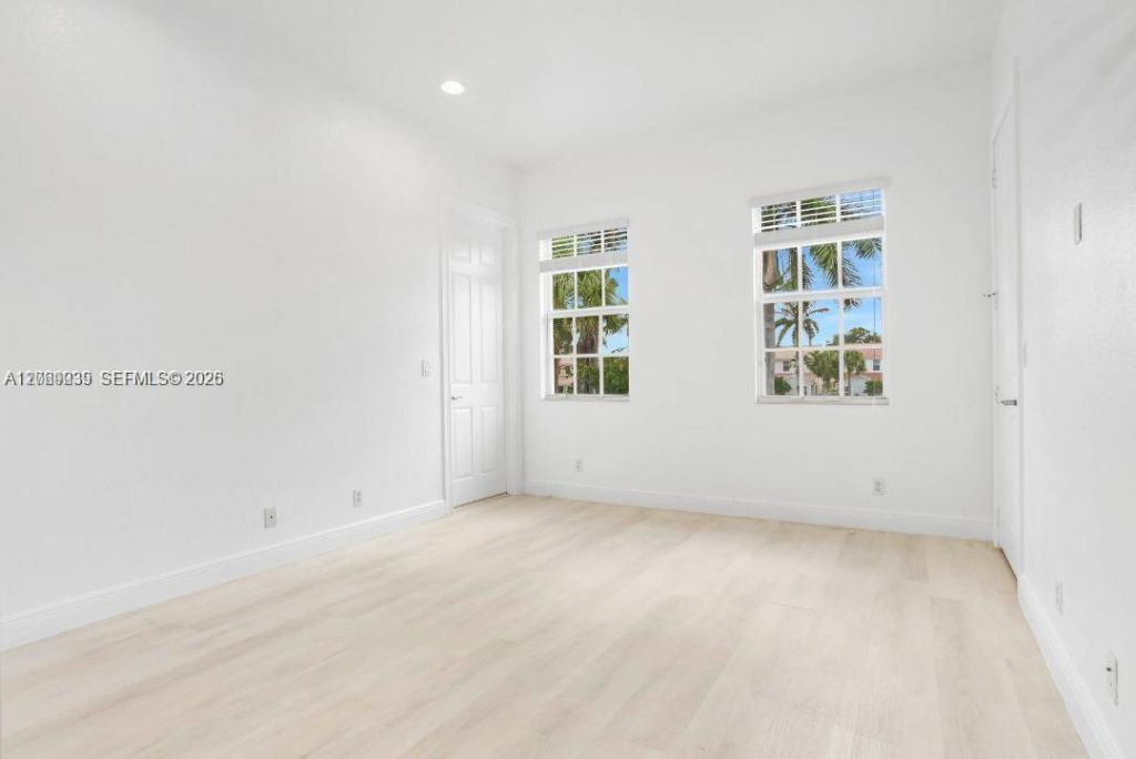 4762 Lakeside Ter, Davie, FL 33314 Photo