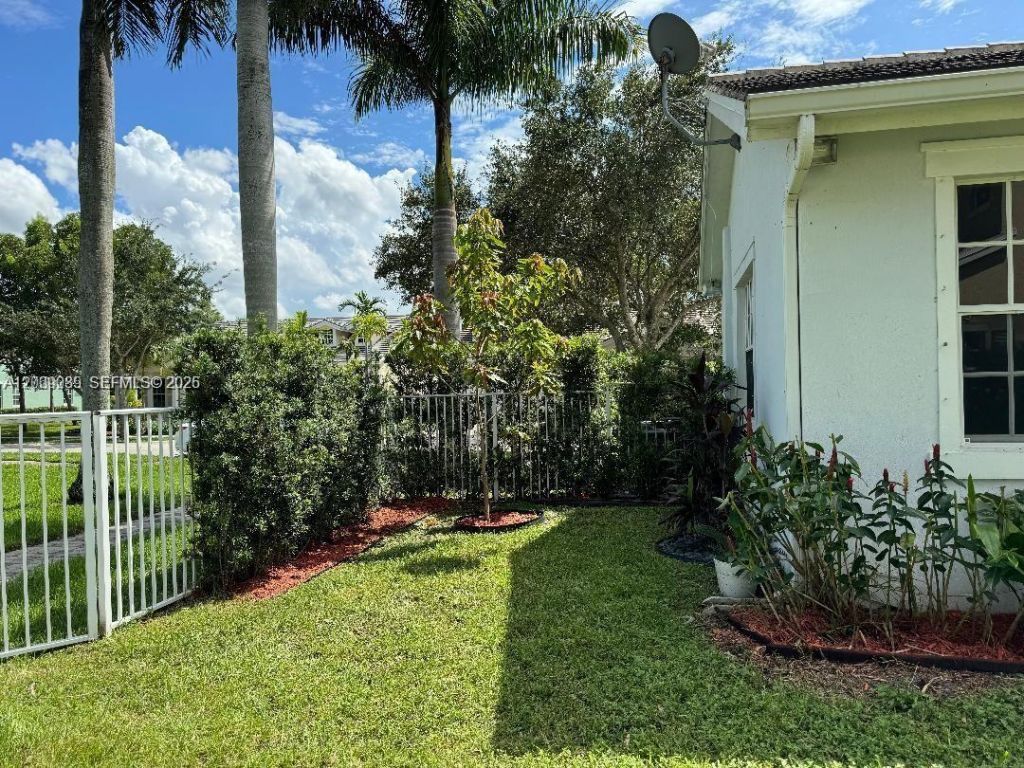 4762 Lakeside Ter, Davie, FL 33314 Photo