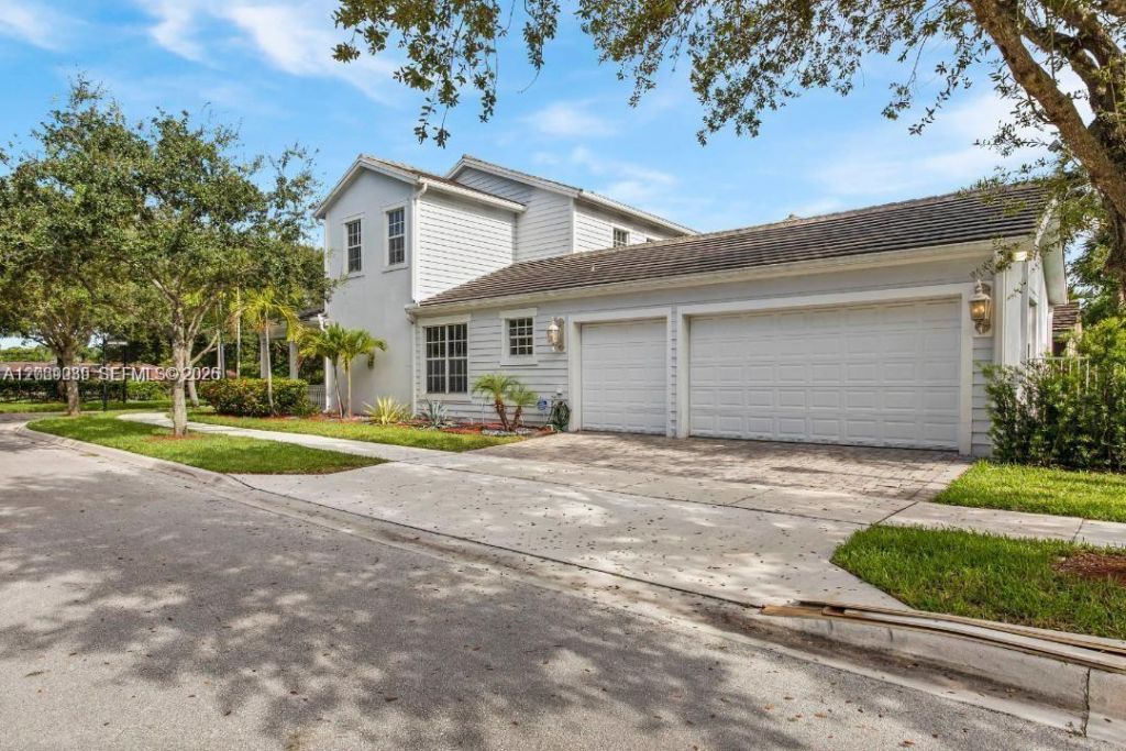 4762 Lakeside Ter, Davie, FL 33314 Photo