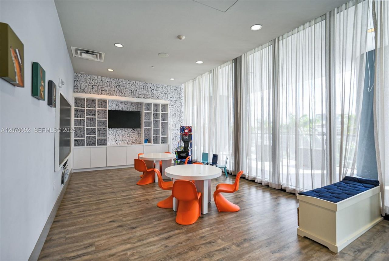 5300 Paseo Blvd , Unit 1410, Doral, FL 33166 Photo