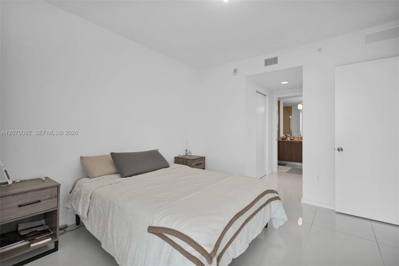 5300 Paseo Blvd , Unit 1410, Doral, FL 33166 Photo