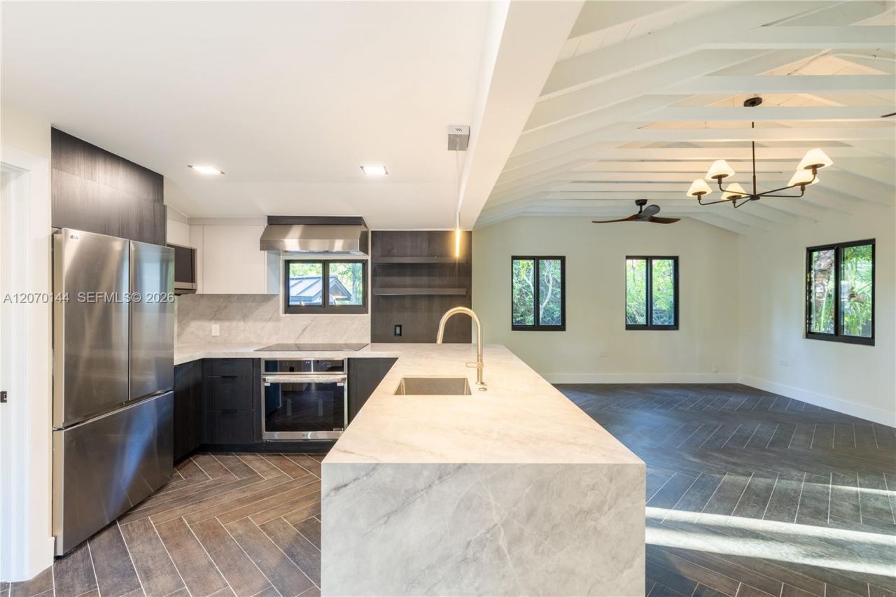 10901 NE 3rd Ave , Miami, FL 33161 Photo
