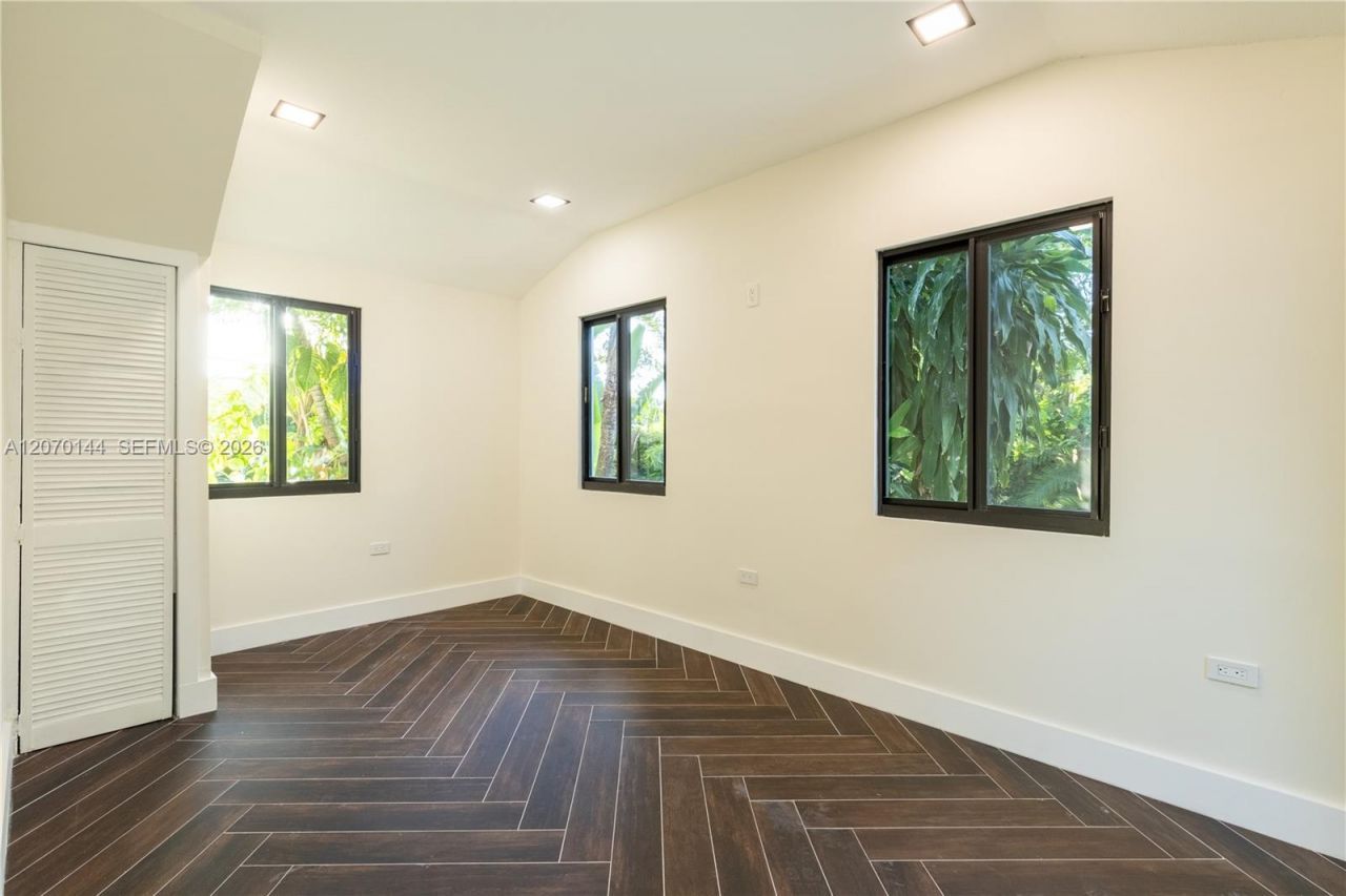 10901 NE 3rd Ave , Miami, FL 33161 Photo