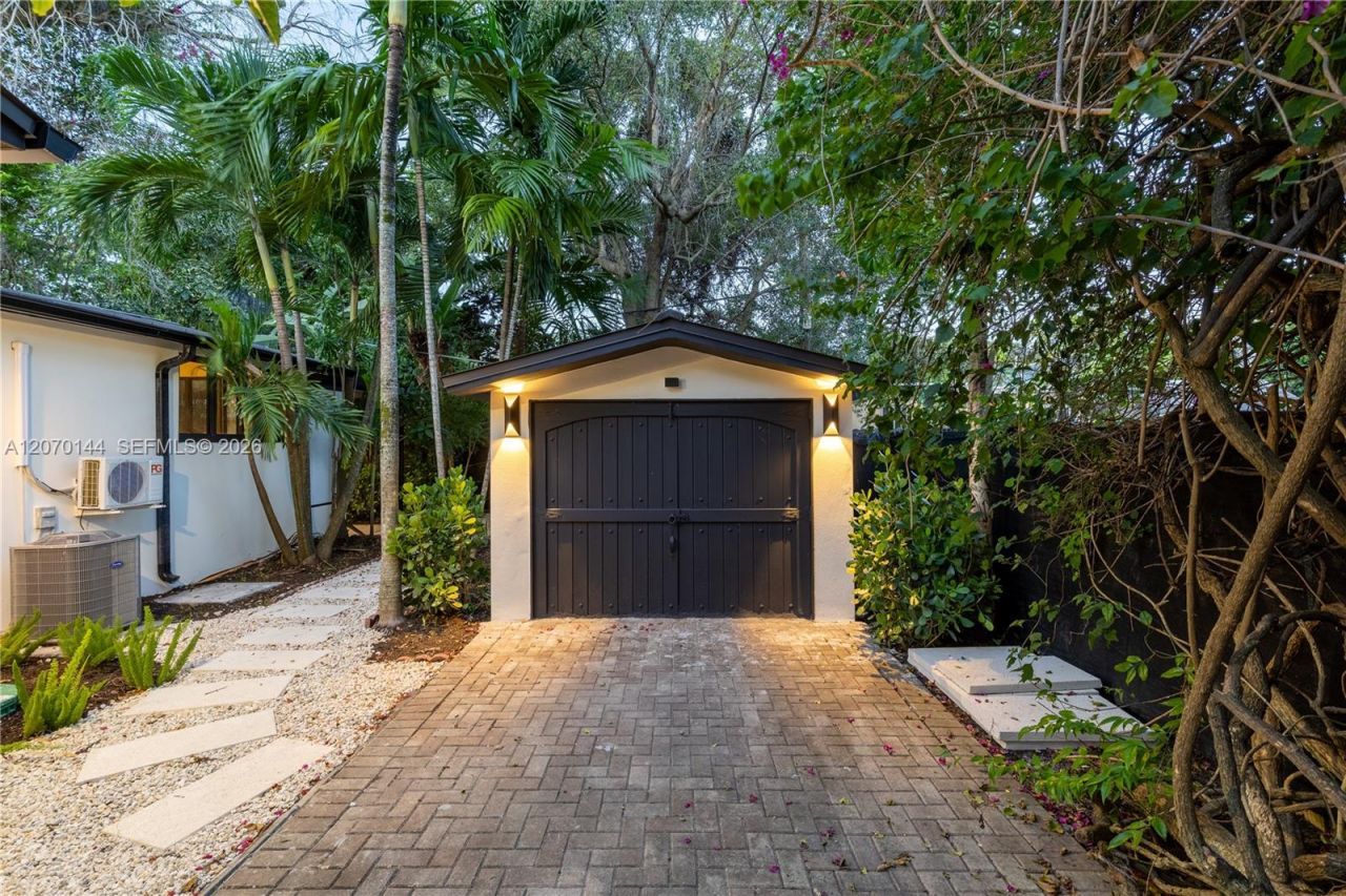 10901 NE 3rd Ave , Miami, FL 33161 Photo