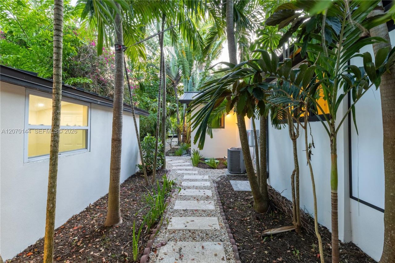 10901 NE 3rd Ave , Miami, FL 33161 Photo