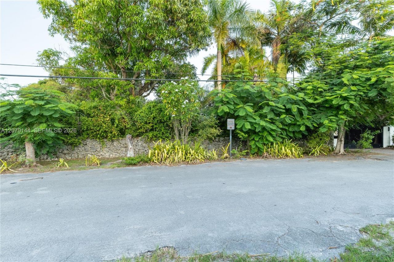 10901 NE 3rd Ave , Miami, FL 33161 Photo