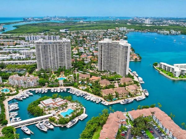 1000 W Island Blvd , Unit 1710, Aventura, FL 33160