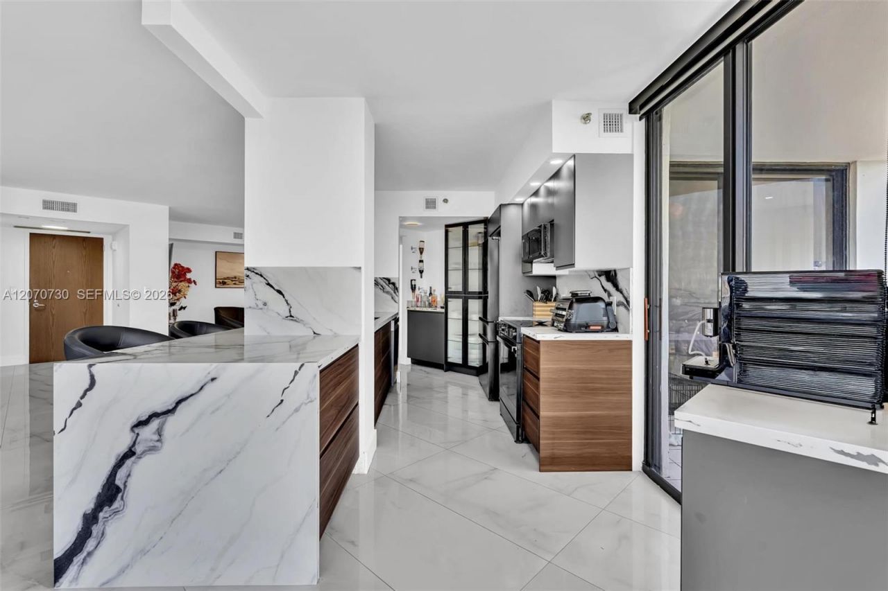 1000 W Island Blvd, Unit 1710, Aventura, FL 33160 Photo