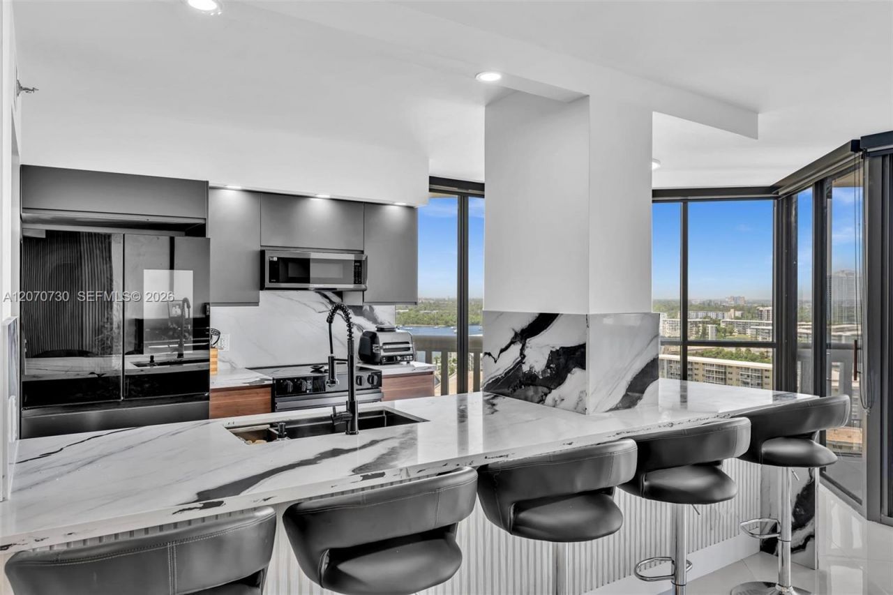 1000 W Island Blvd, Unit 1710, Aventura, FL 33160 Photo