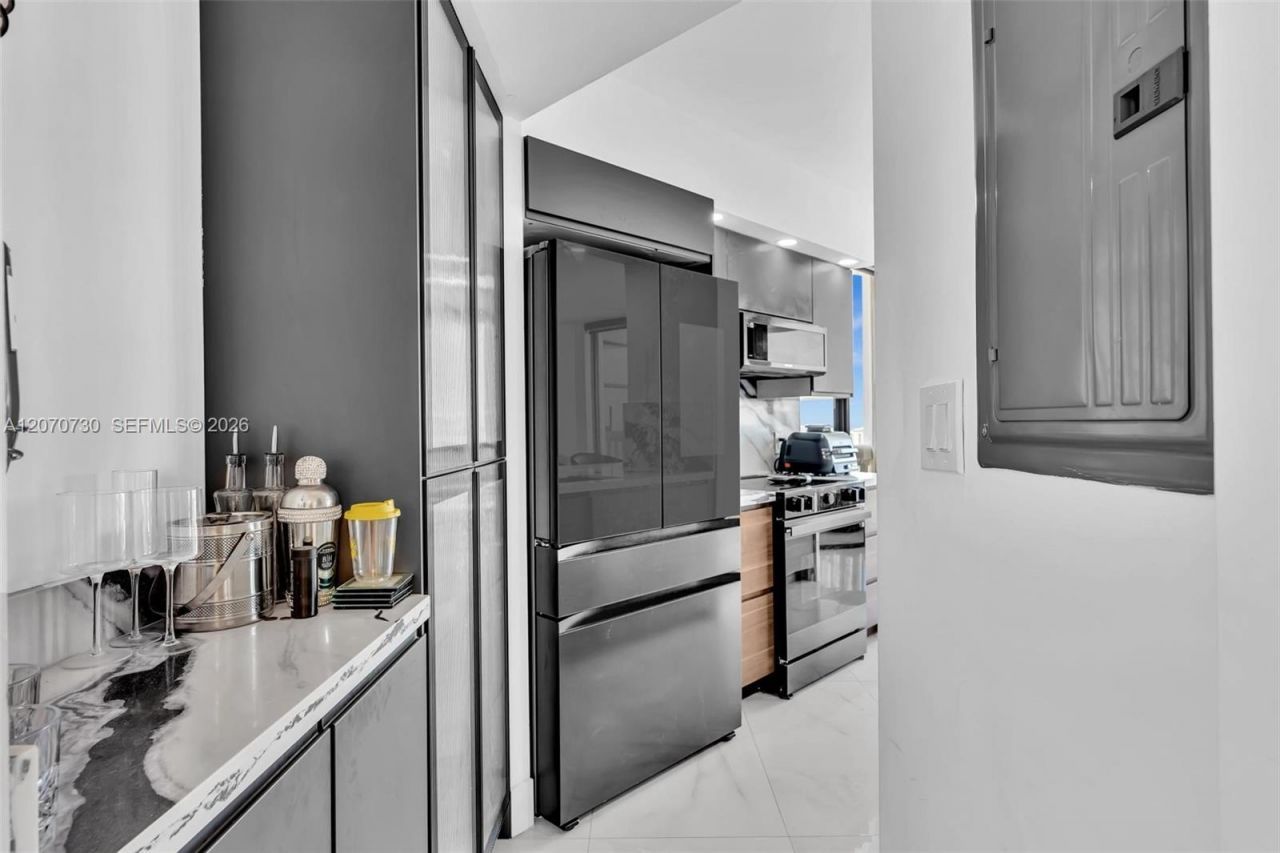 1000 W Island Blvd, Unit 1710, Aventura, FL 33160 Photo