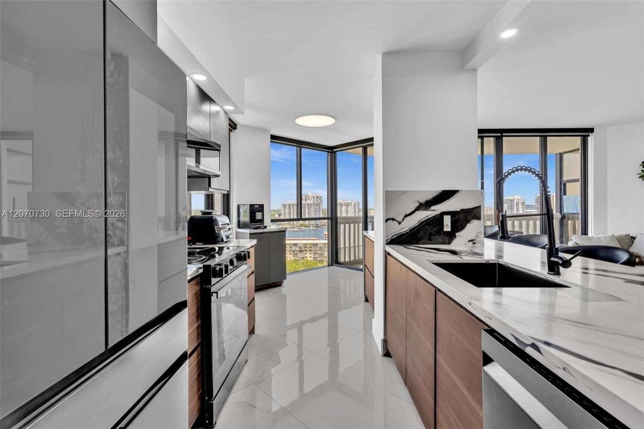 1000 W Island Blvd, Unit 1710, Aventura, FL 33160 Photo