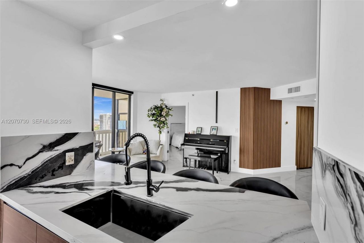 1000 W Island Blvd, Unit 1710, Aventura, FL 33160 Photo