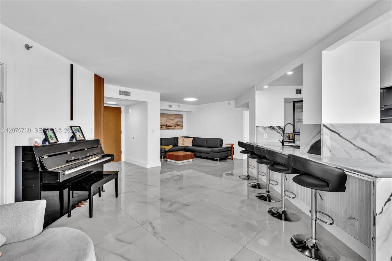 1000 W Island Blvd, Unit 1710, Aventura, FL 33160 Photo