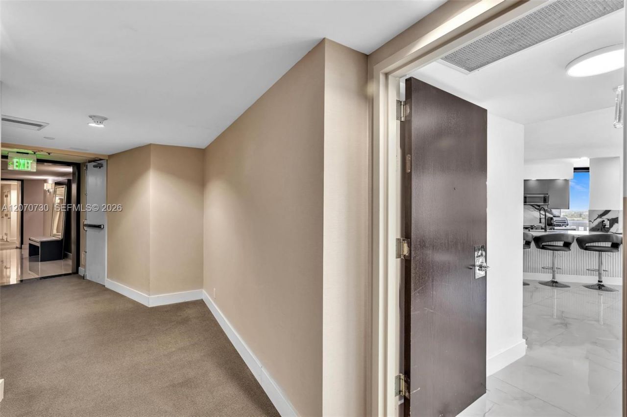 1000 W Island Blvd, Unit 1710, Aventura, FL 33160 Photo