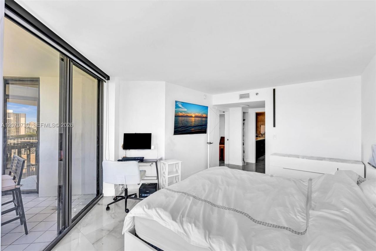 1000 W Island Blvd, Unit 1710, Aventura, FL 33160 Photo