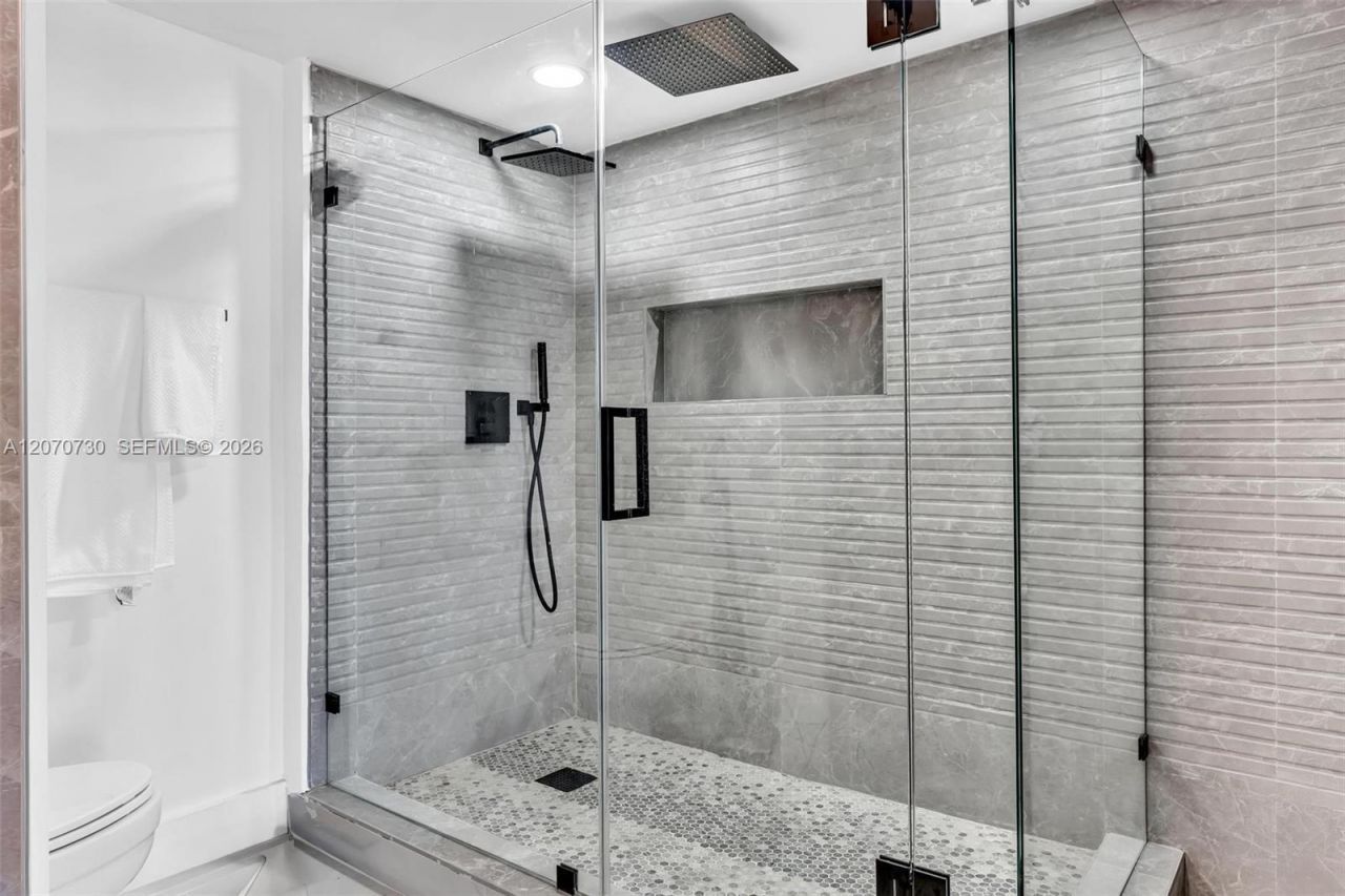 1000 W Island Blvd, Unit 1710, Aventura, FL 33160 Photo