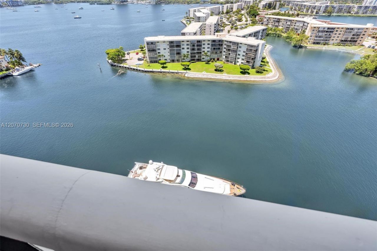 1000 W Island Blvd, Unit 1710, Aventura, FL 33160 Photo