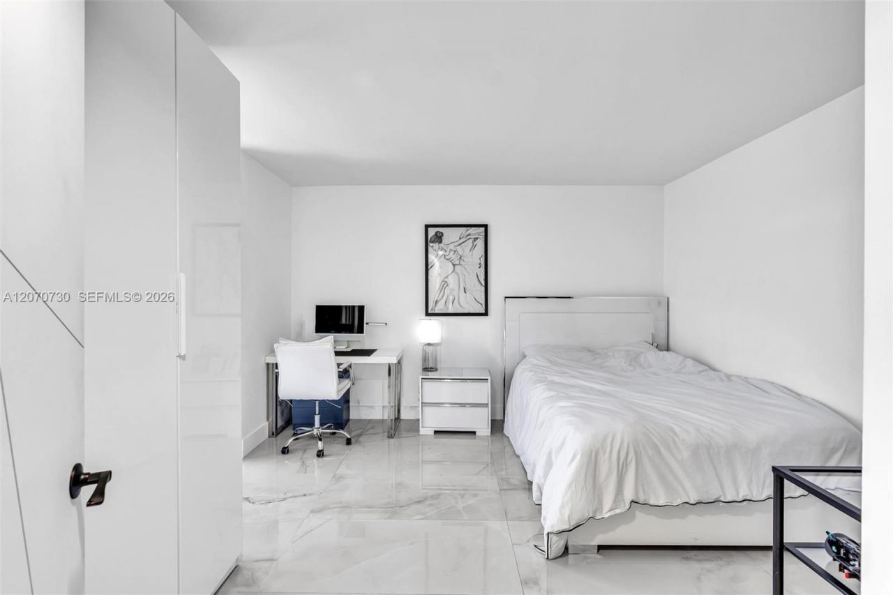 1000 W Island Blvd, Unit 1710, Aventura, FL 33160 Photo