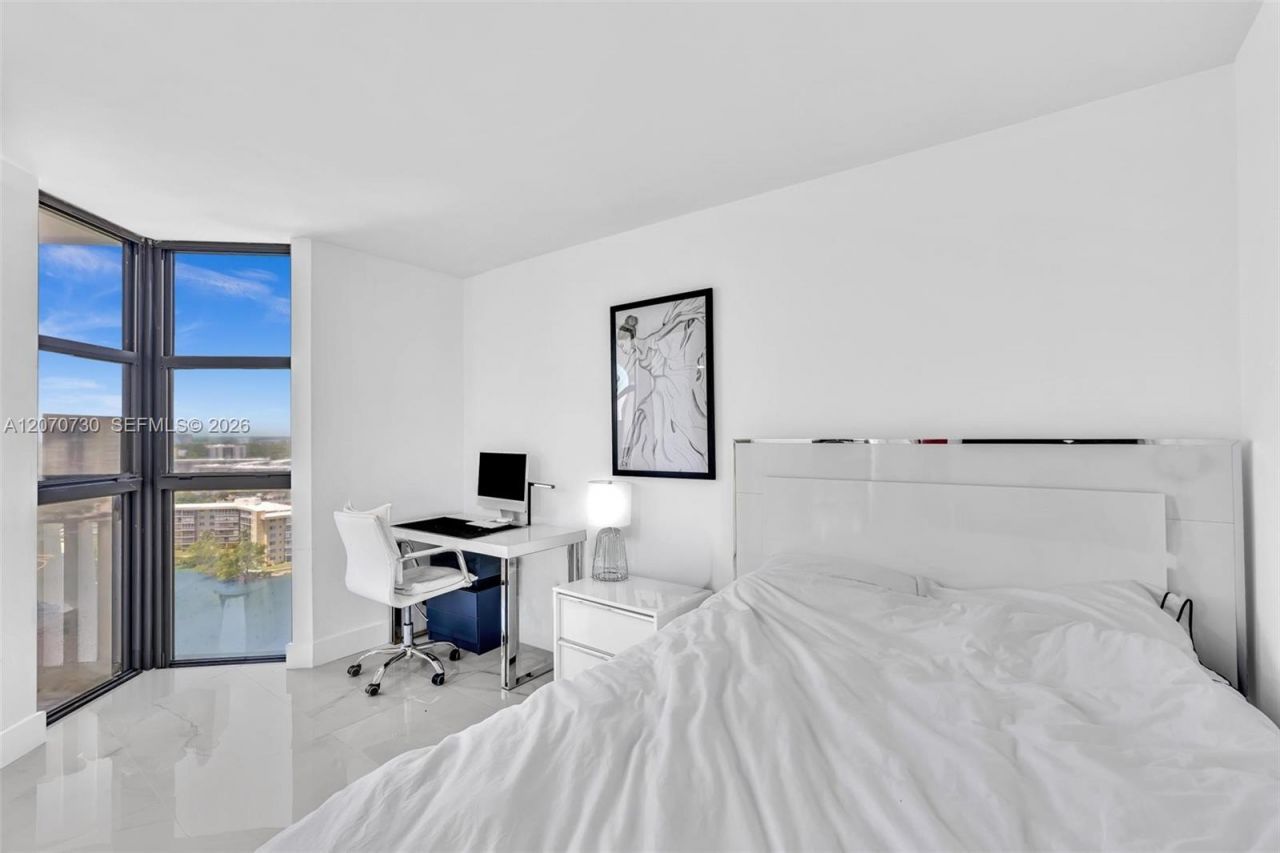 1000 W Island Blvd, Unit 1710, Aventura, FL 33160 Photo