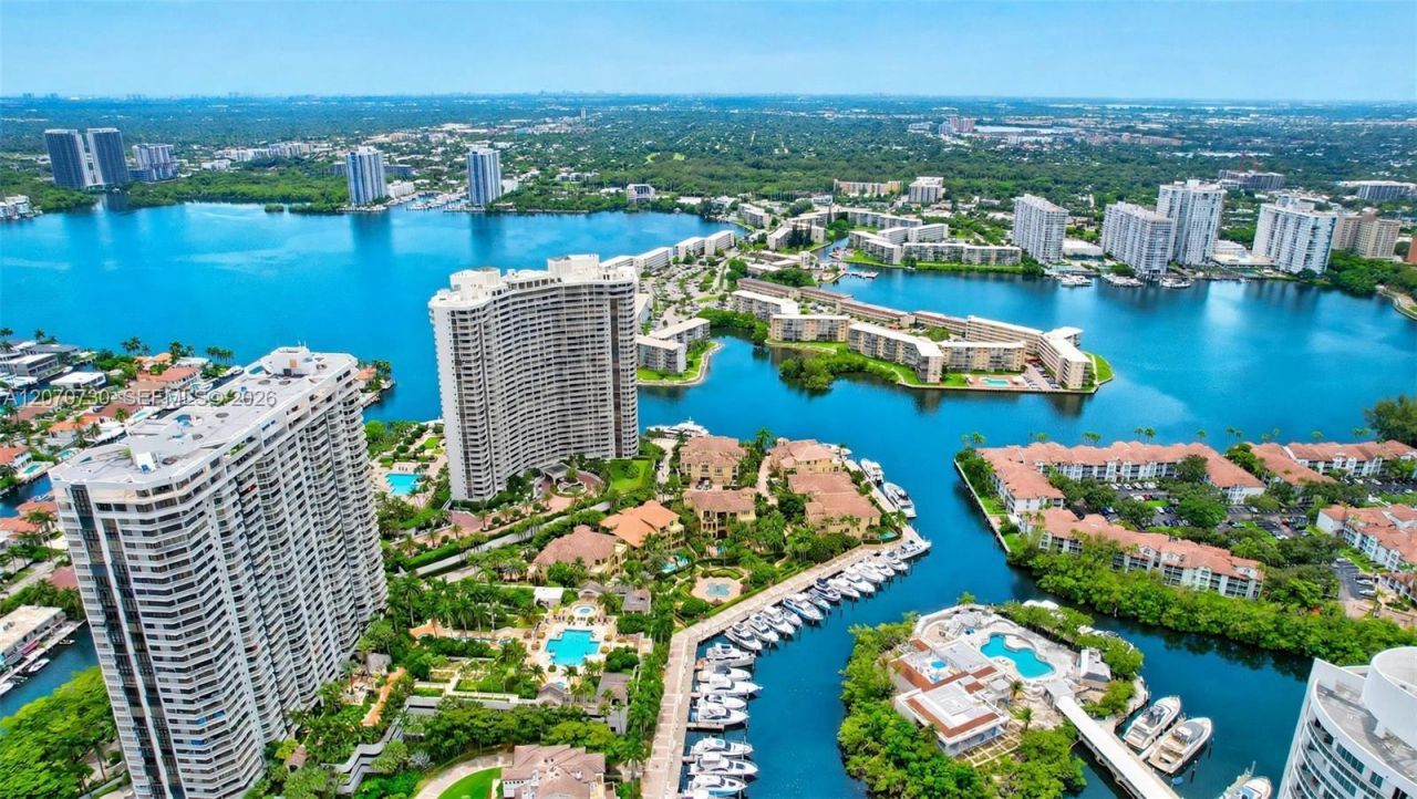 1000 W Island Blvd, Unit 1710, Aventura, FL 33160 Photo