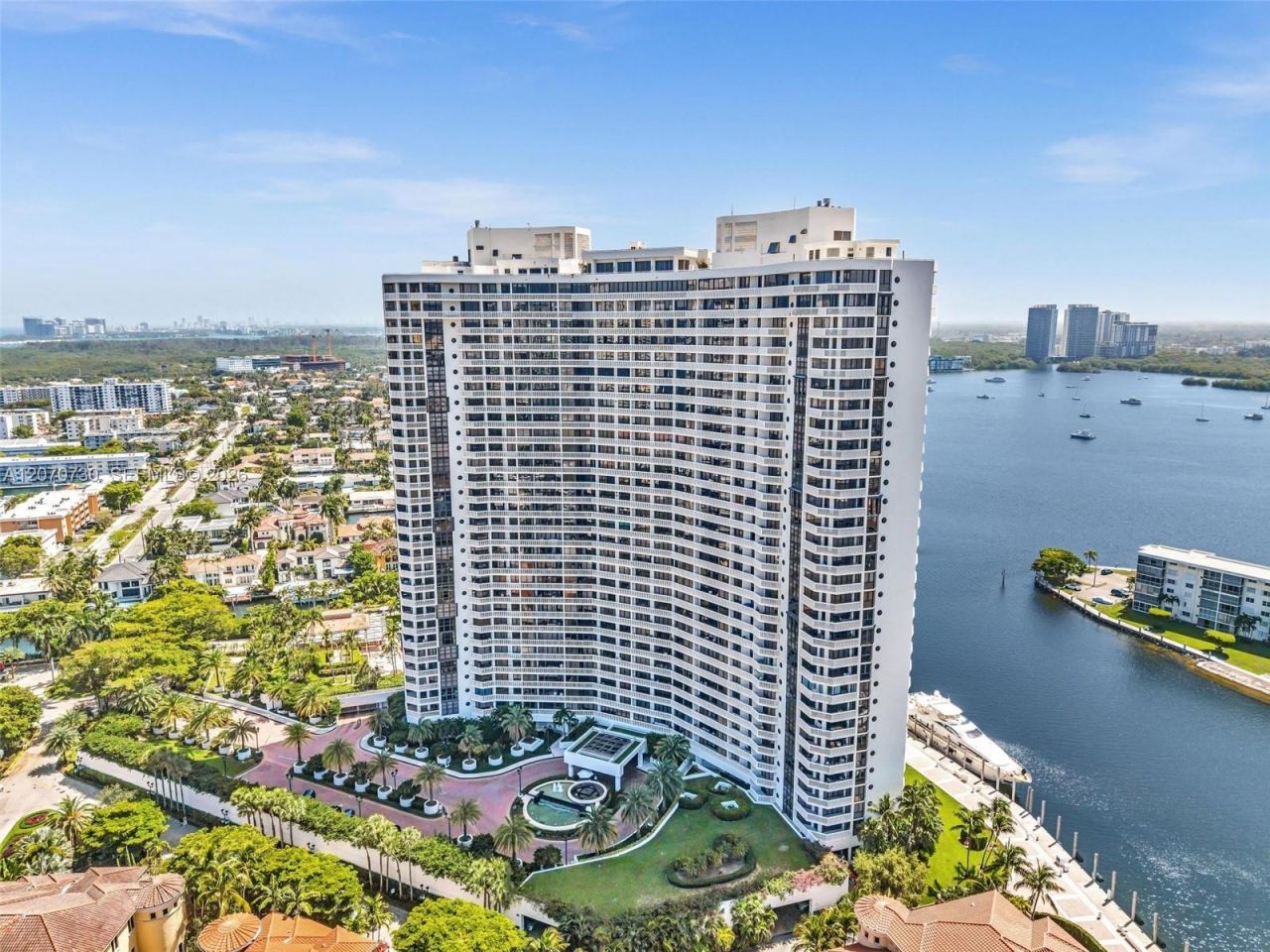 1000 W Island Blvd, Unit 1710, Aventura, FL 33160 Photo