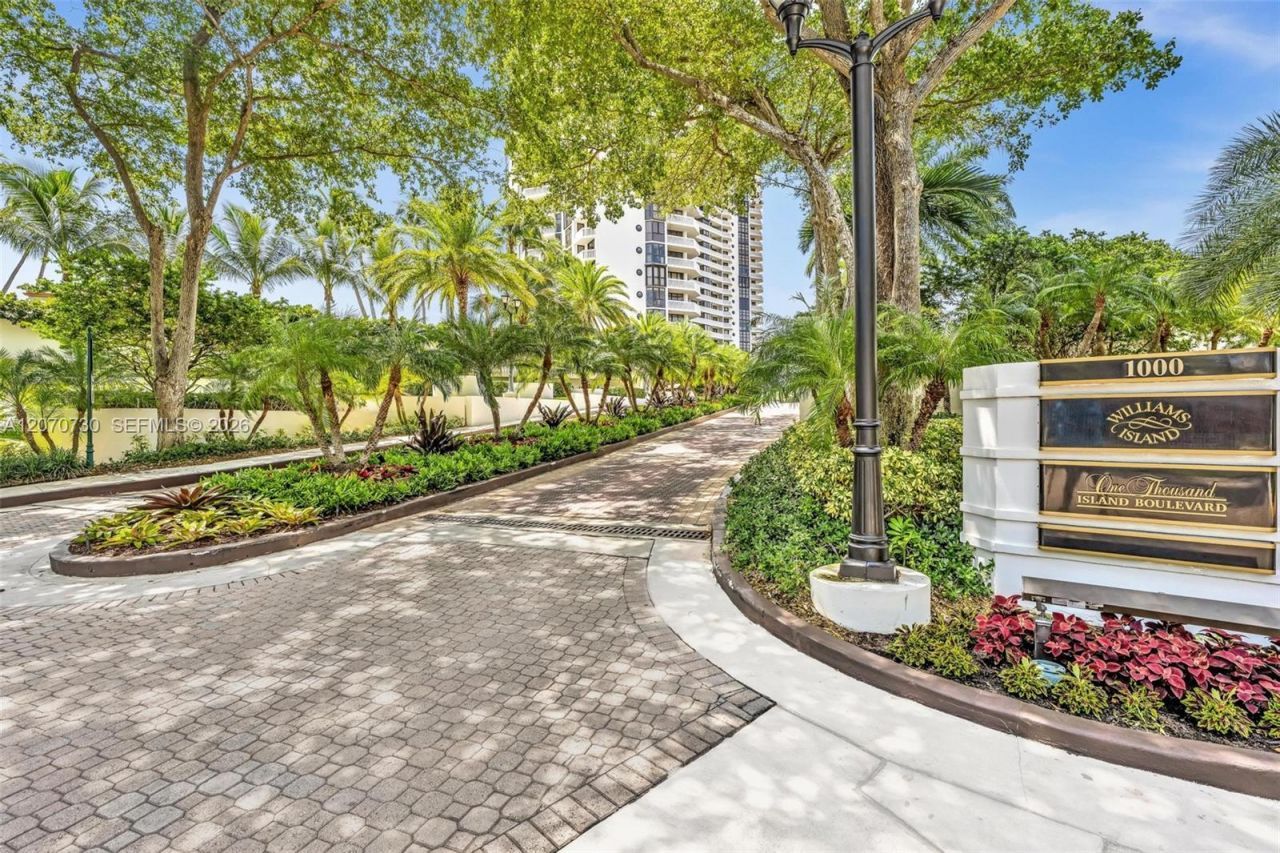 1000 W Island Blvd, Unit 1710, Aventura, FL 33160 Photo