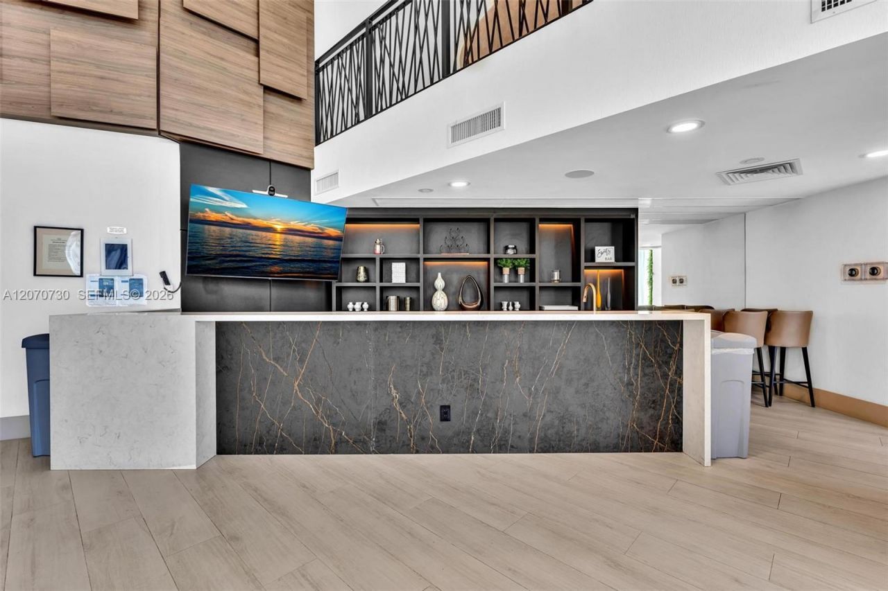 1000 W Island Blvd, Unit 1710, Aventura, FL 33160 Photo