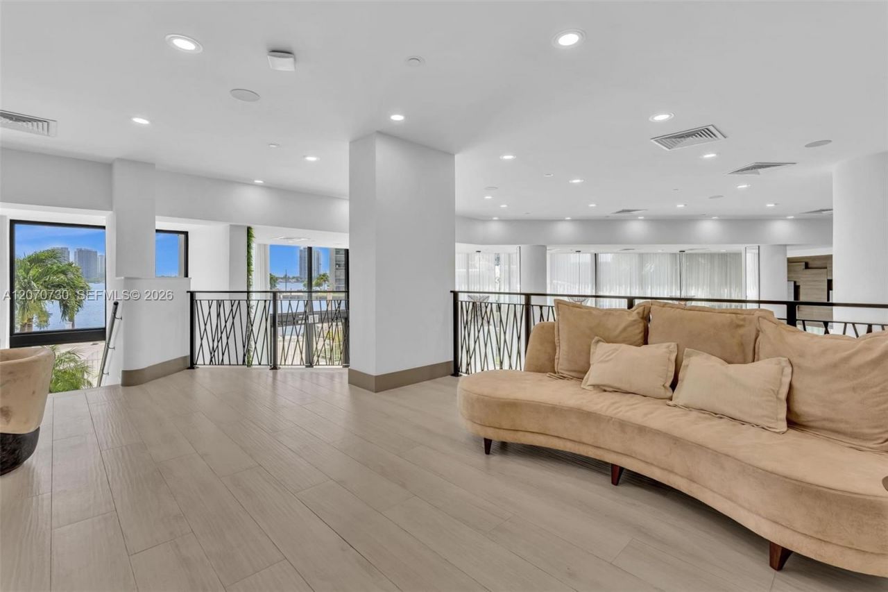 1000 W Island Blvd, Unit 1710, Aventura, FL 33160 Photo