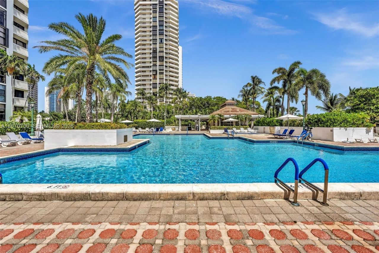 1000 W Island Blvd, Unit 1710, Aventura, FL 33160 Photo