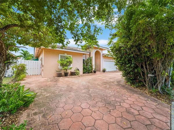 1220 SW 139th Ave , Miami, FL 33184