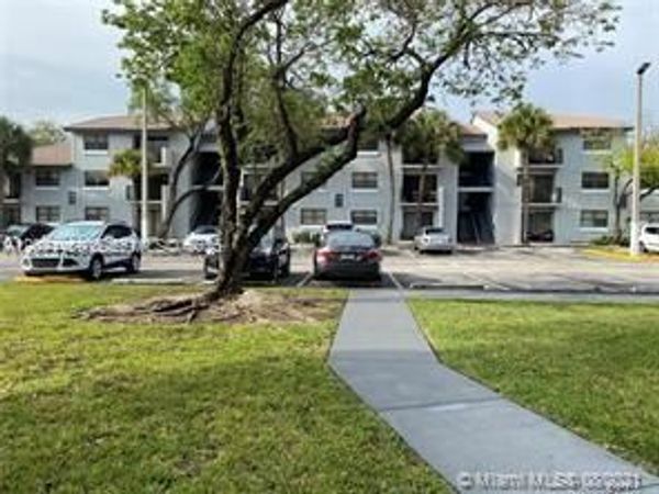 7195 NW 179th St , Unit 109, Hialeah, FL 33015