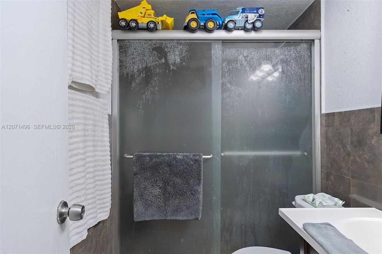 6620 W 2nd Ct, Unit 104, Hialeah, FL 33012 Photo