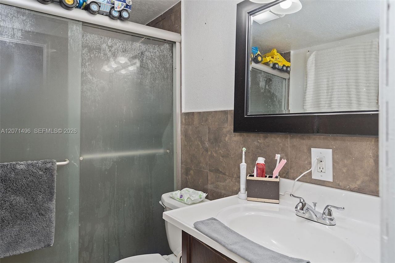 6620 W 2nd Ct, Unit 104, Hialeah, FL 33012 Photo