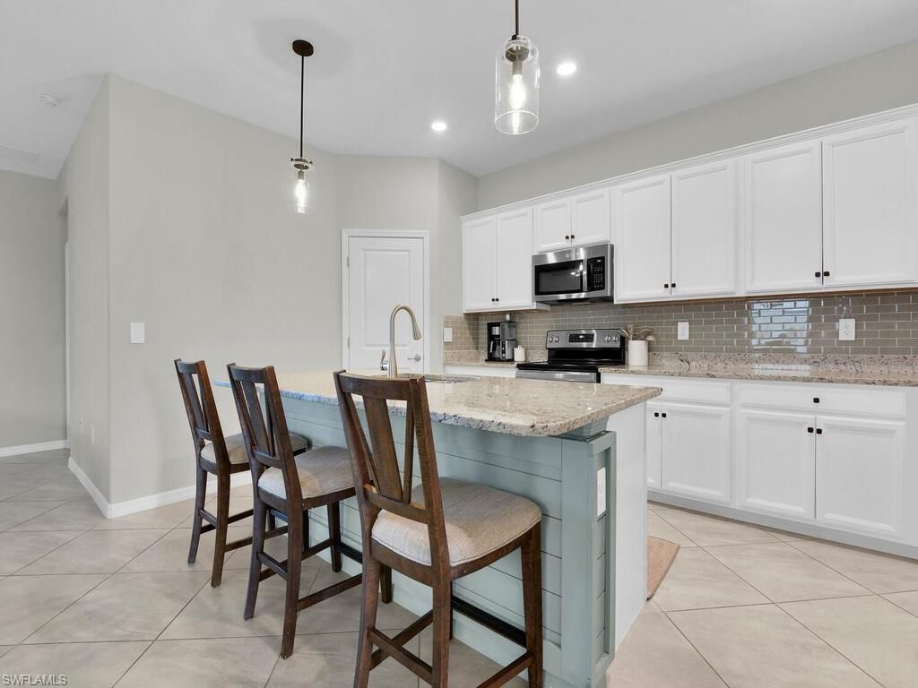 3637 Passion Vine Dr, Alva, FL 33920 Photo