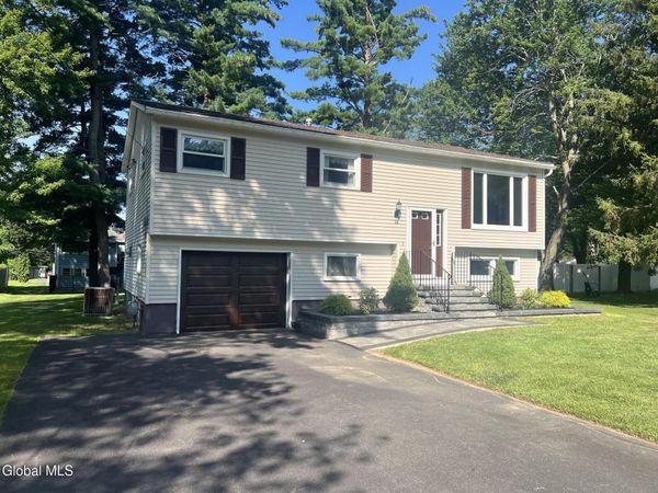 62 Walnut Drive, Clifton Park, NY 12065