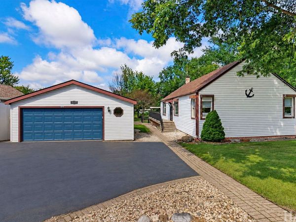 38392 N 8th Street , Spring Grove, IL 60081
