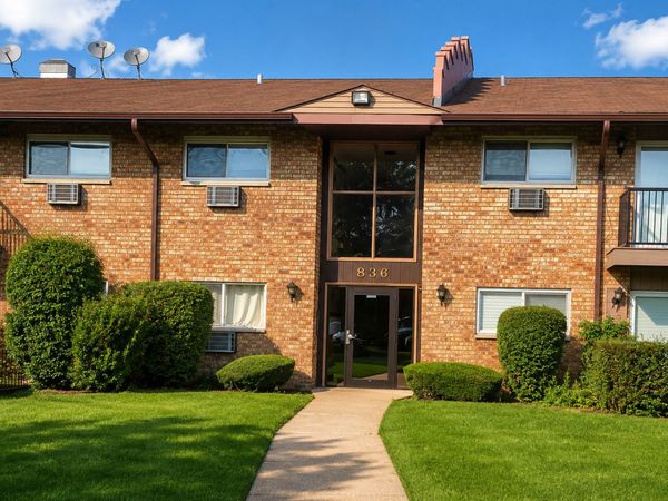 836 E Old Willow Road, Unit 11111, Prospect Heights, IL 60070