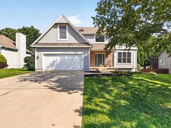 1037 SW Sunflower Drive, Lee's Summit, MO 64081