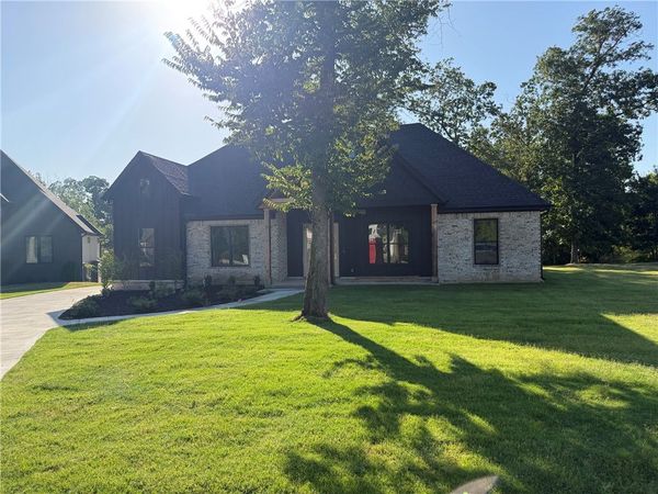 105 Autumn Hills Road , Bentonville, AR 72712