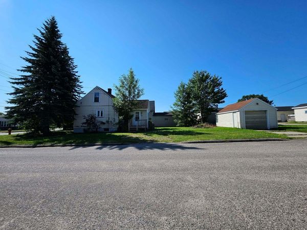 1900 Davitt ST, Sault Ste Marie, MI 49783