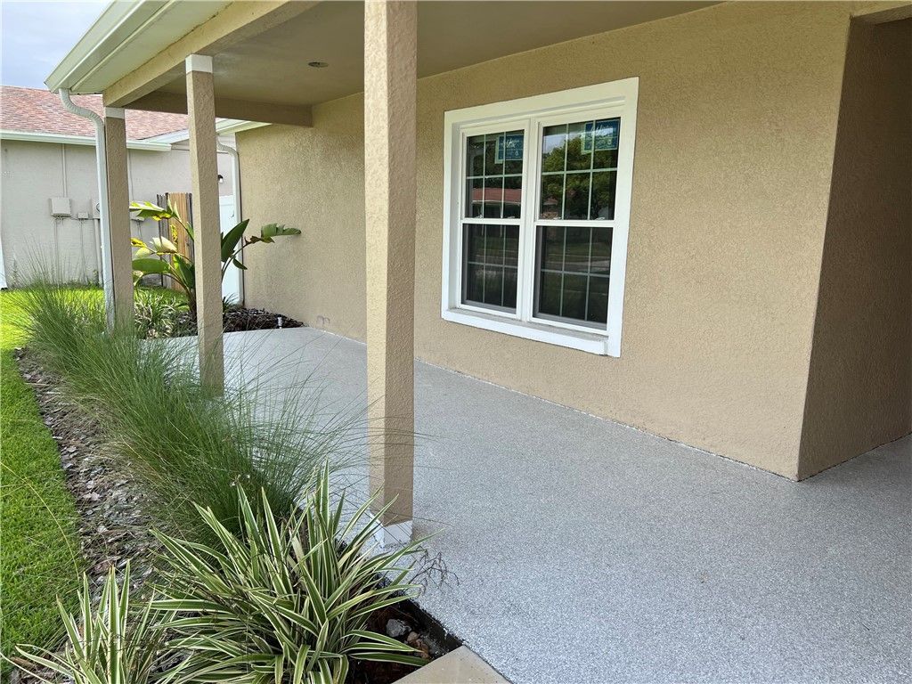 1003 Red Oak Circle, Out Of Area, FL 33511 Photo