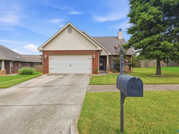7602 Graydon Street NW, Huntsville, AL 35806