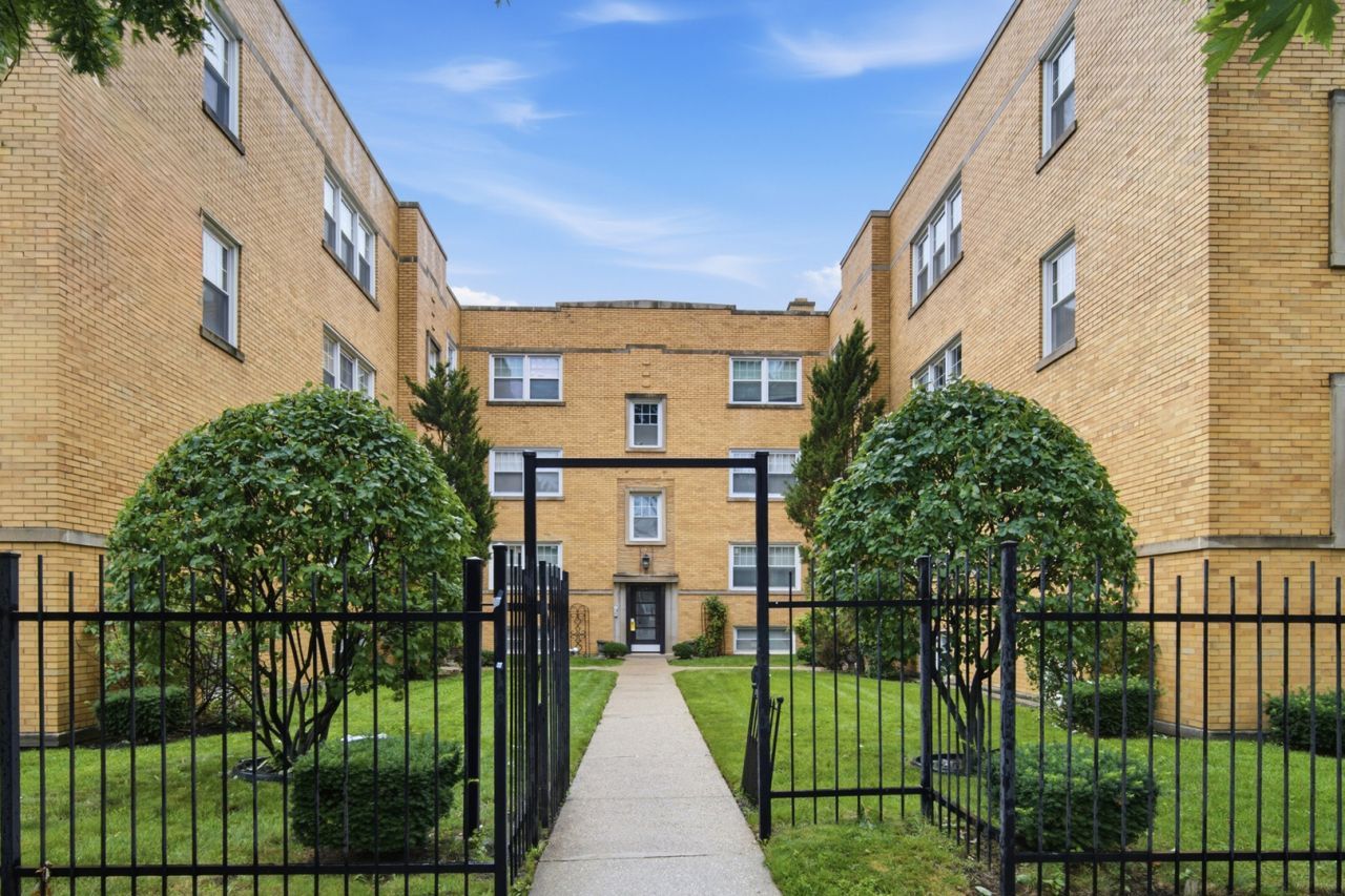 6046 N Francisco Avenue, Unit 2W, Chicago, IL 60659 Main Photo